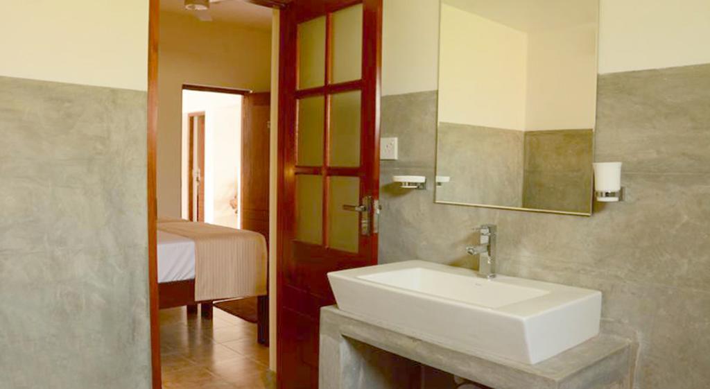 Inlak Garden Hotel Negombo Pokoj fotografie