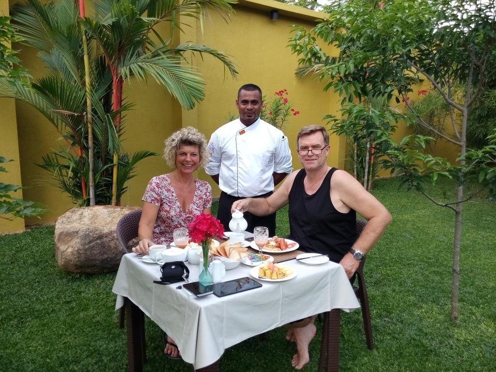 Inlak Garden Hotel Negombo Exteriér fotografie